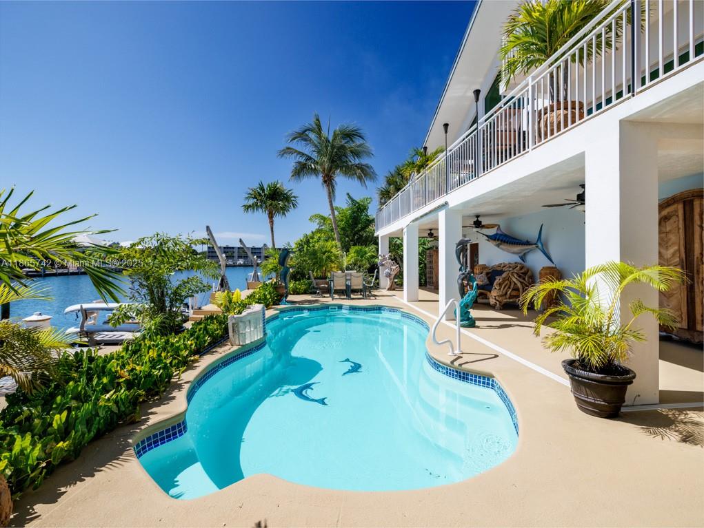 COCO PLUM BEACH - Residential