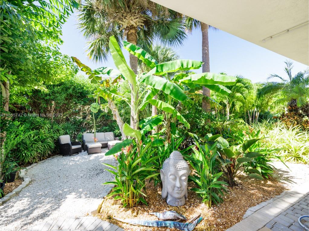 COCO PLUM BEACH - Residential