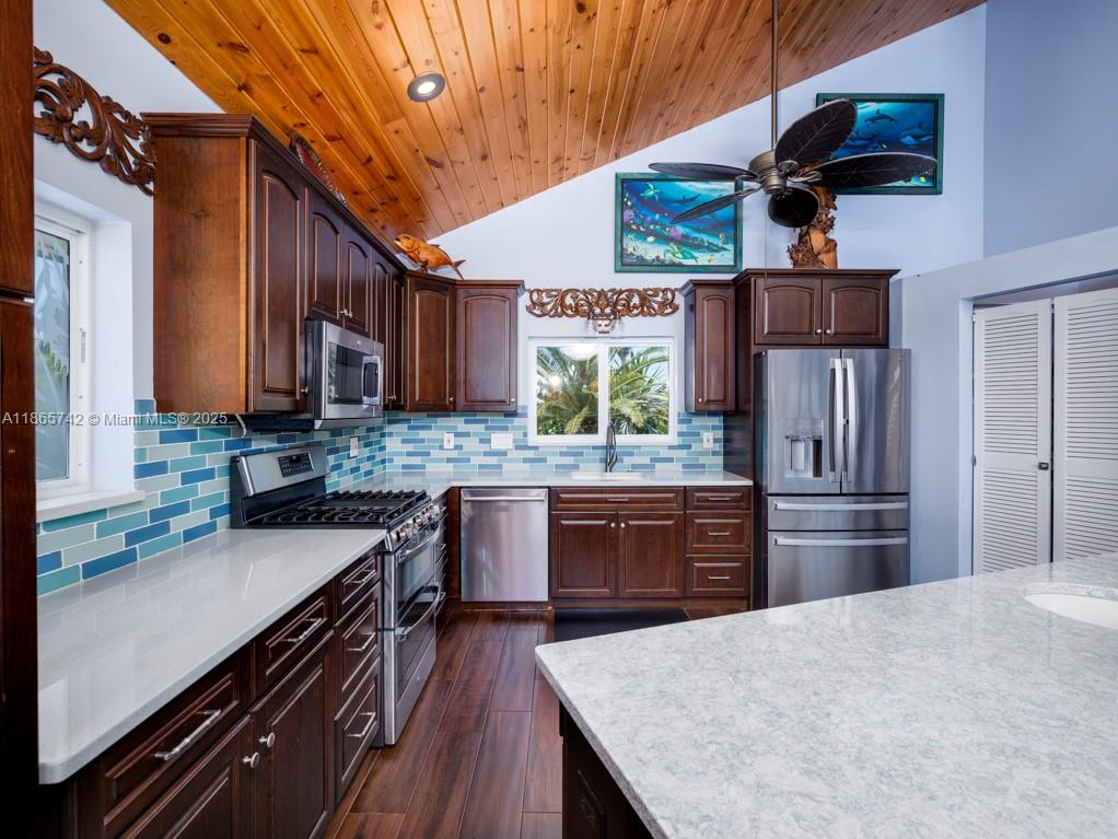 COCO PLUM BEACH - Residential