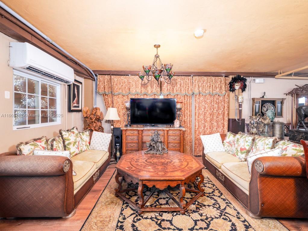 COCO PLUM BEACH - Residential