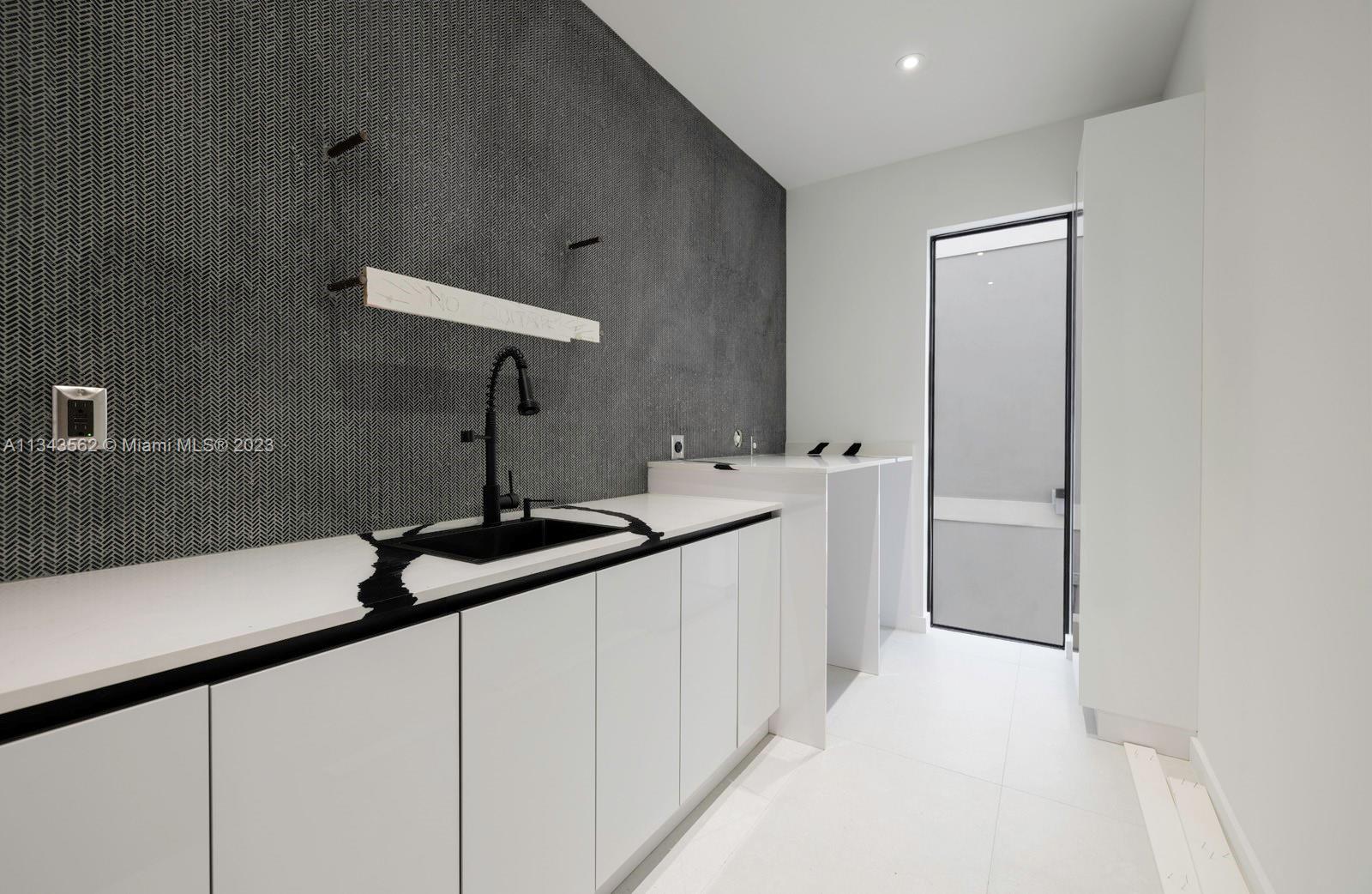 OCEAN ISLE ESTATE - Residential