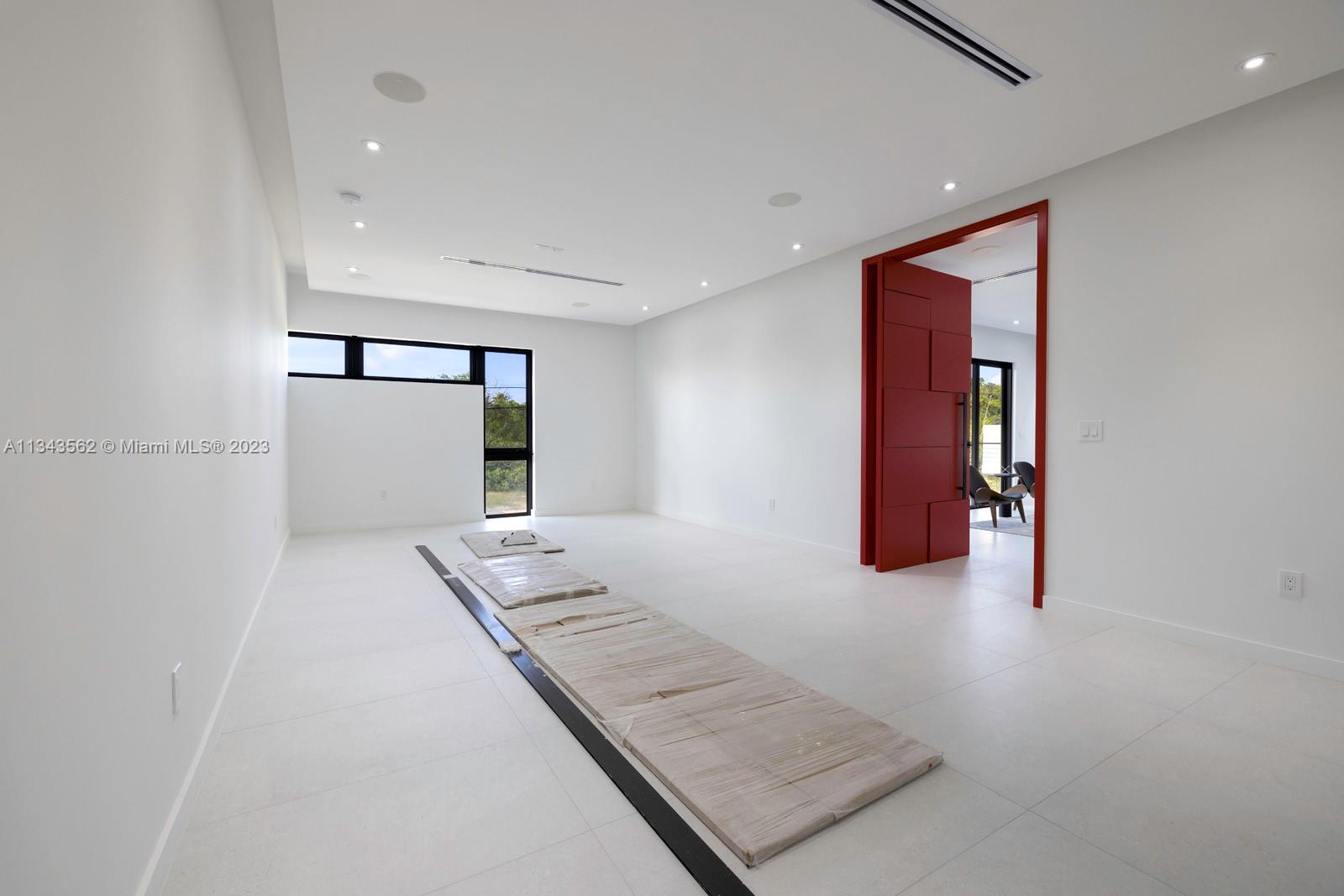 OCEAN ISLE ESTATE - Residential