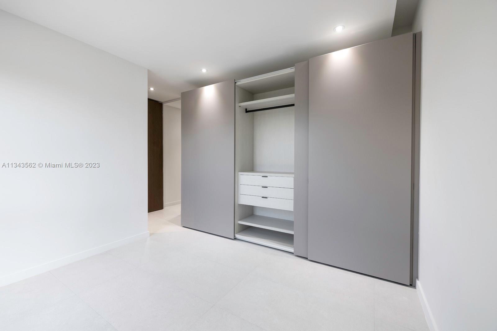 OCEAN ISLE ESTATE - Residential