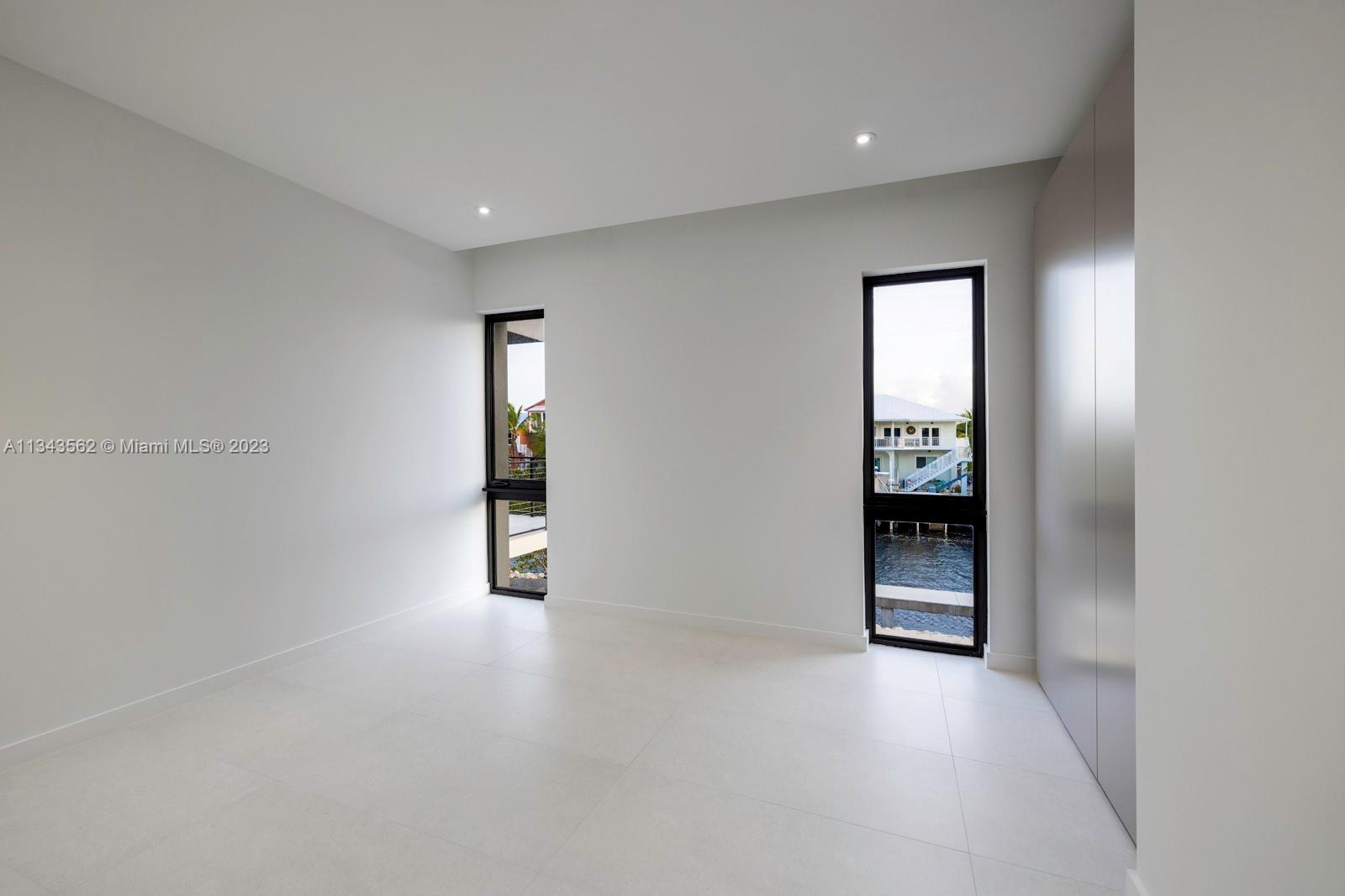 OCEAN ISLE ESTATE - Residential