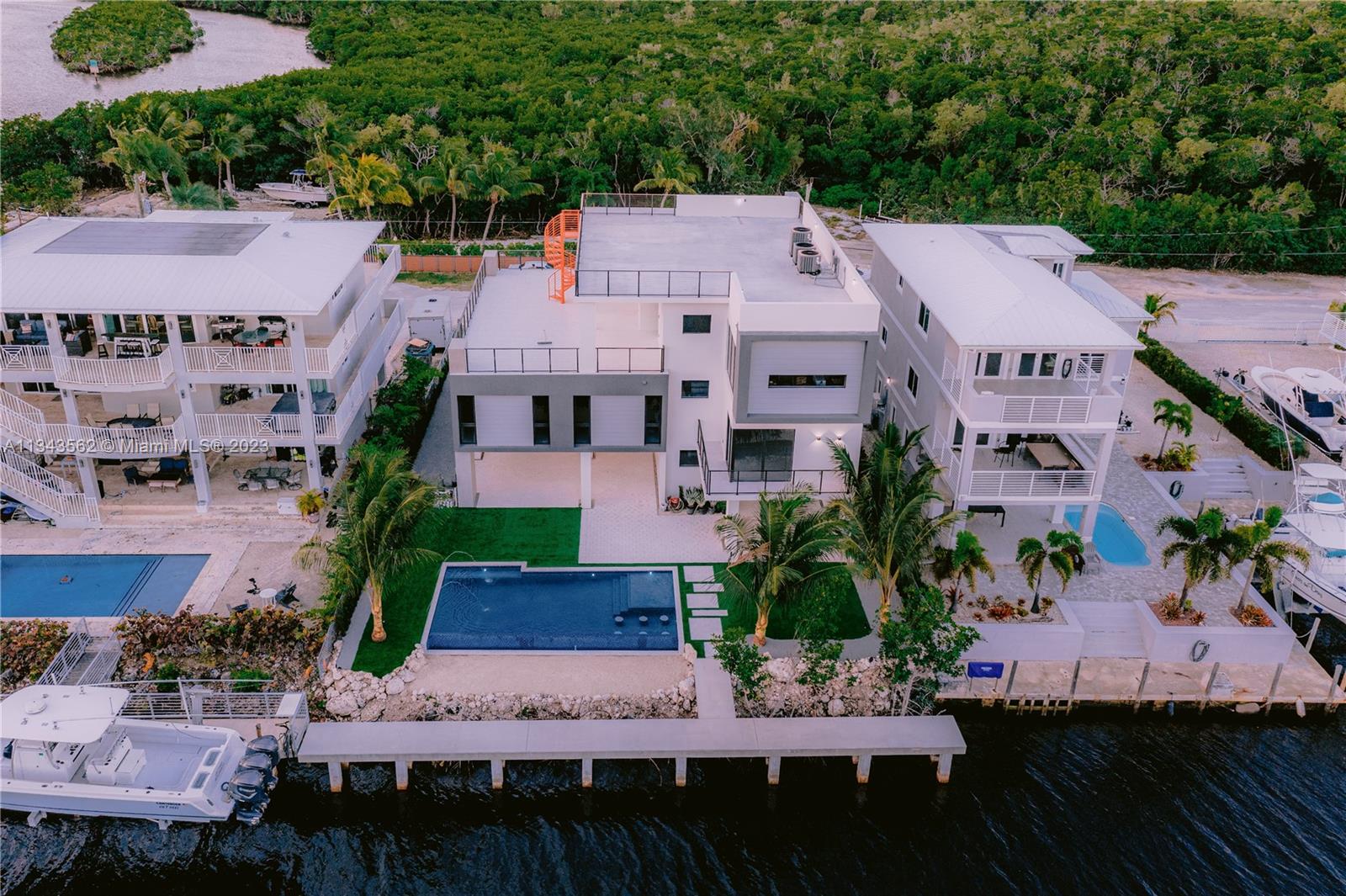 OCEAN ISLE ESTATE - Residential