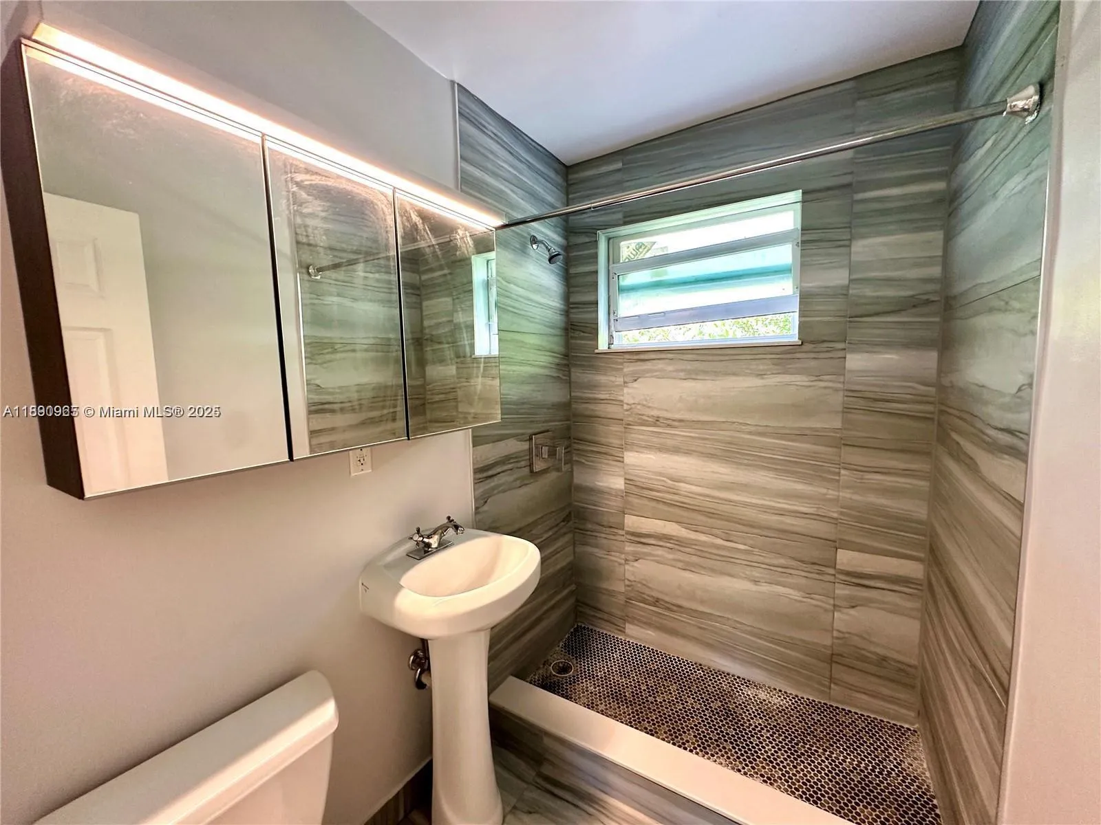 Fort Lauderdale, Florida 33304, United States, 1 Bedroom Bedrooms, ,1 BathroomBathrooms,Residential,Active,223832