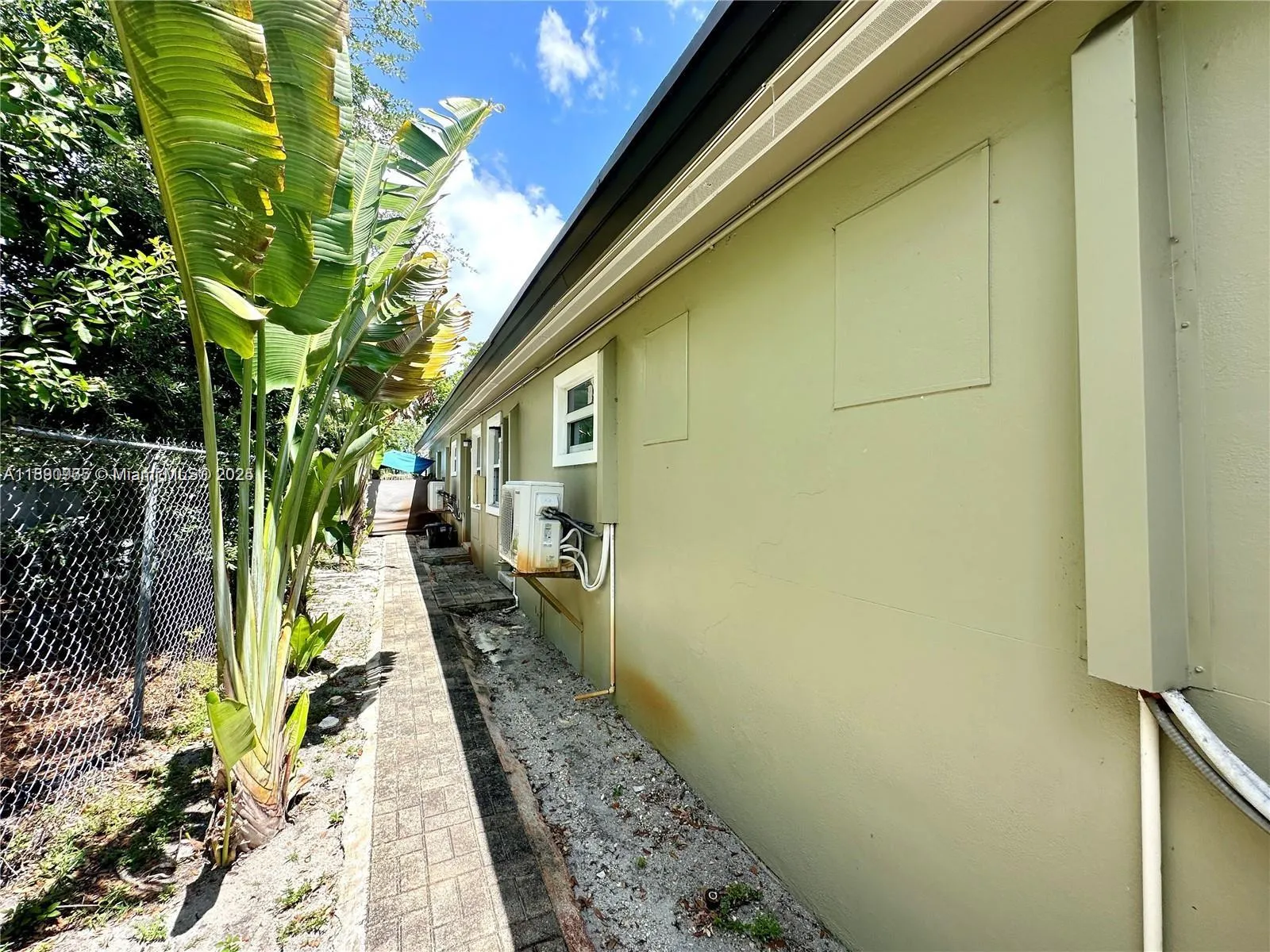 Fort Lauderdale, Florida 33304, United States, 1 Bedroom Bedrooms, ,1 BathroomBathrooms,Residential,Active,223832