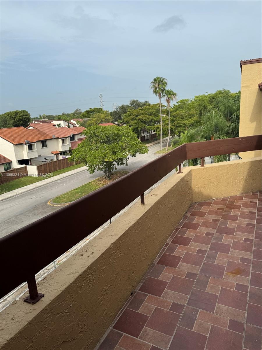 KENLAND POINTE CONDO IV - Residential Lease