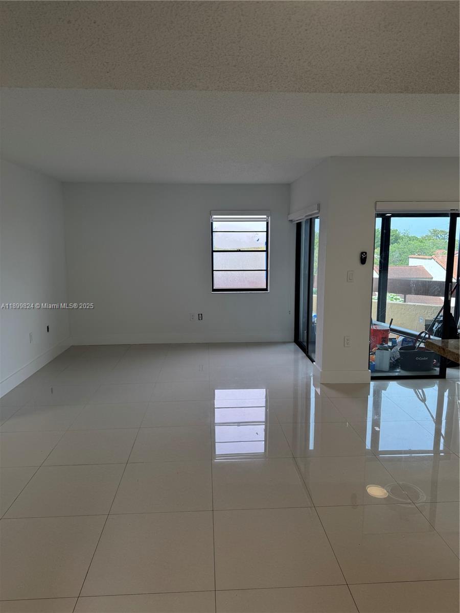 KENLAND POINTE CONDO IV - Residential Lease