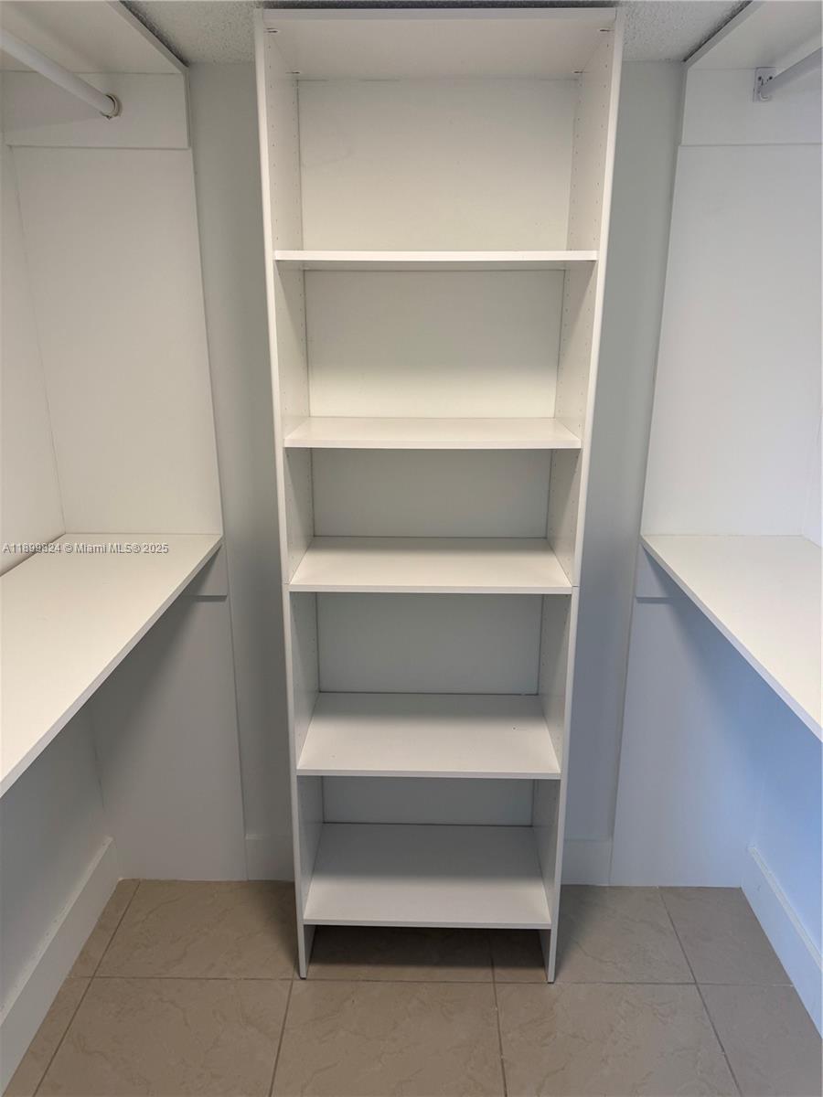 KENLAND POINTE CONDO IV - Residential Lease