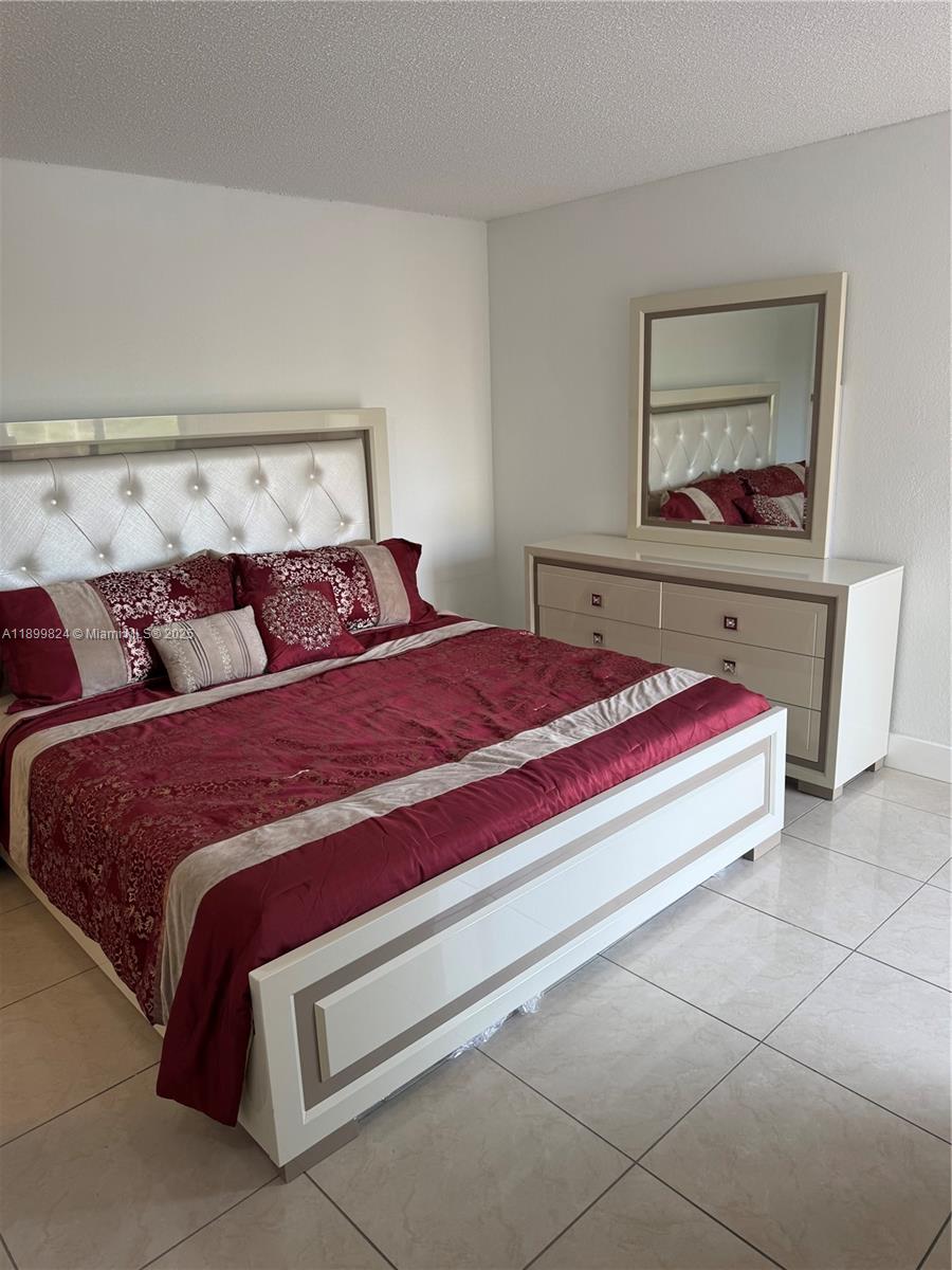 KENLAND POINTE CONDO IV - Residential Lease