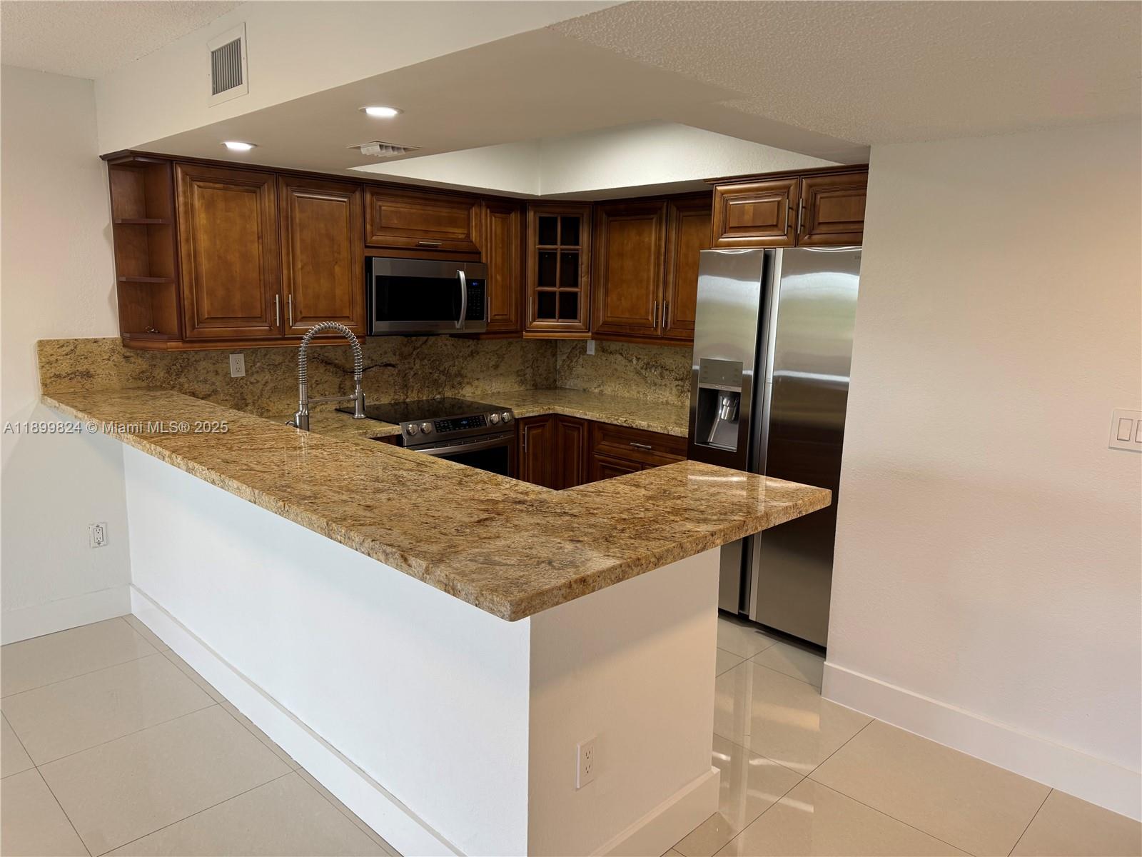 KENLAND POINTE CONDO IV - Residential Lease