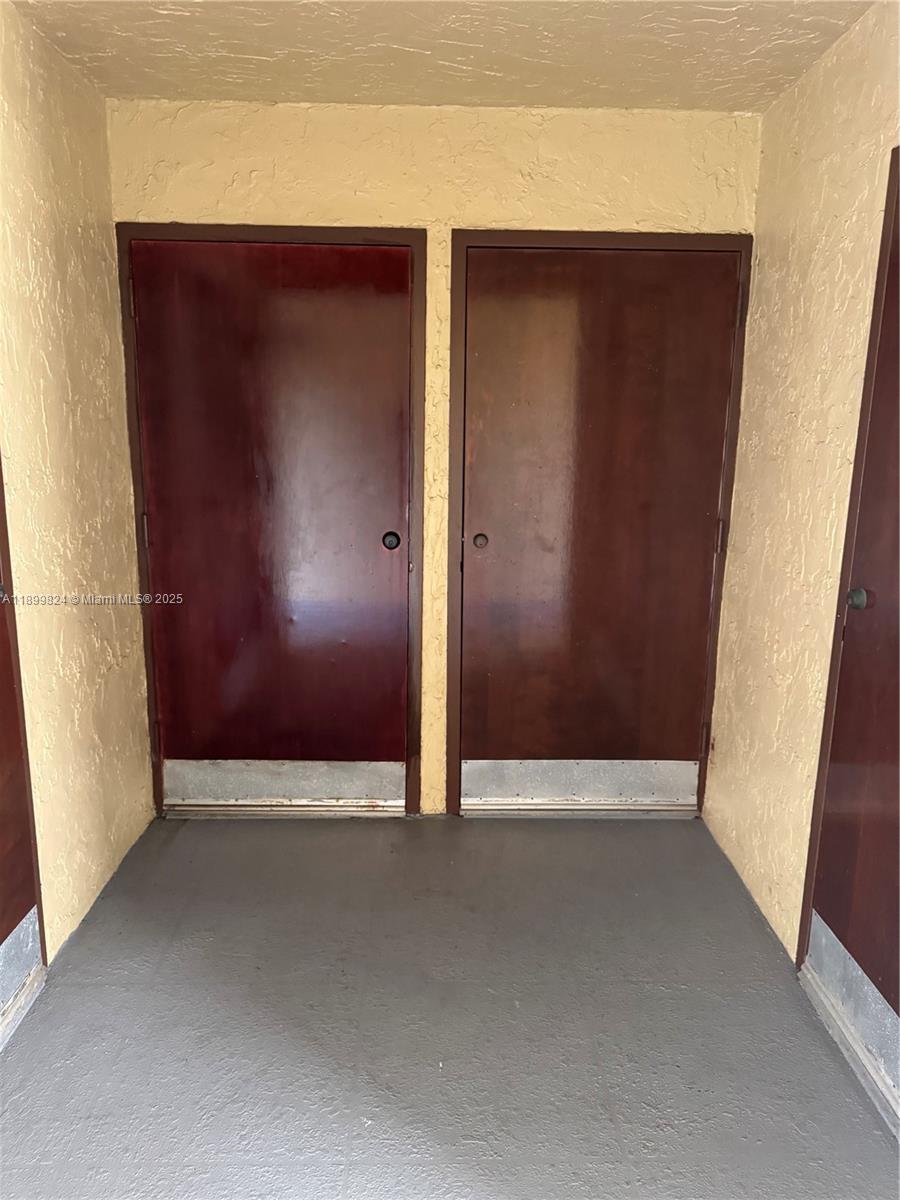 KENLAND POINTE CONDO IV - Residential Lease