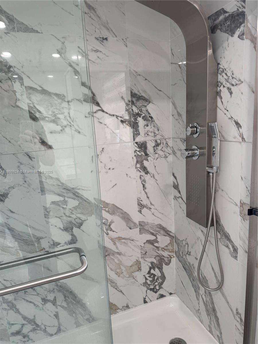 KENLAND POINTE CONDO IV - Residential Lease