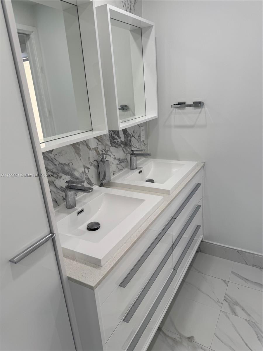 KENLAND POINTE CONDO IV - Residential Lease