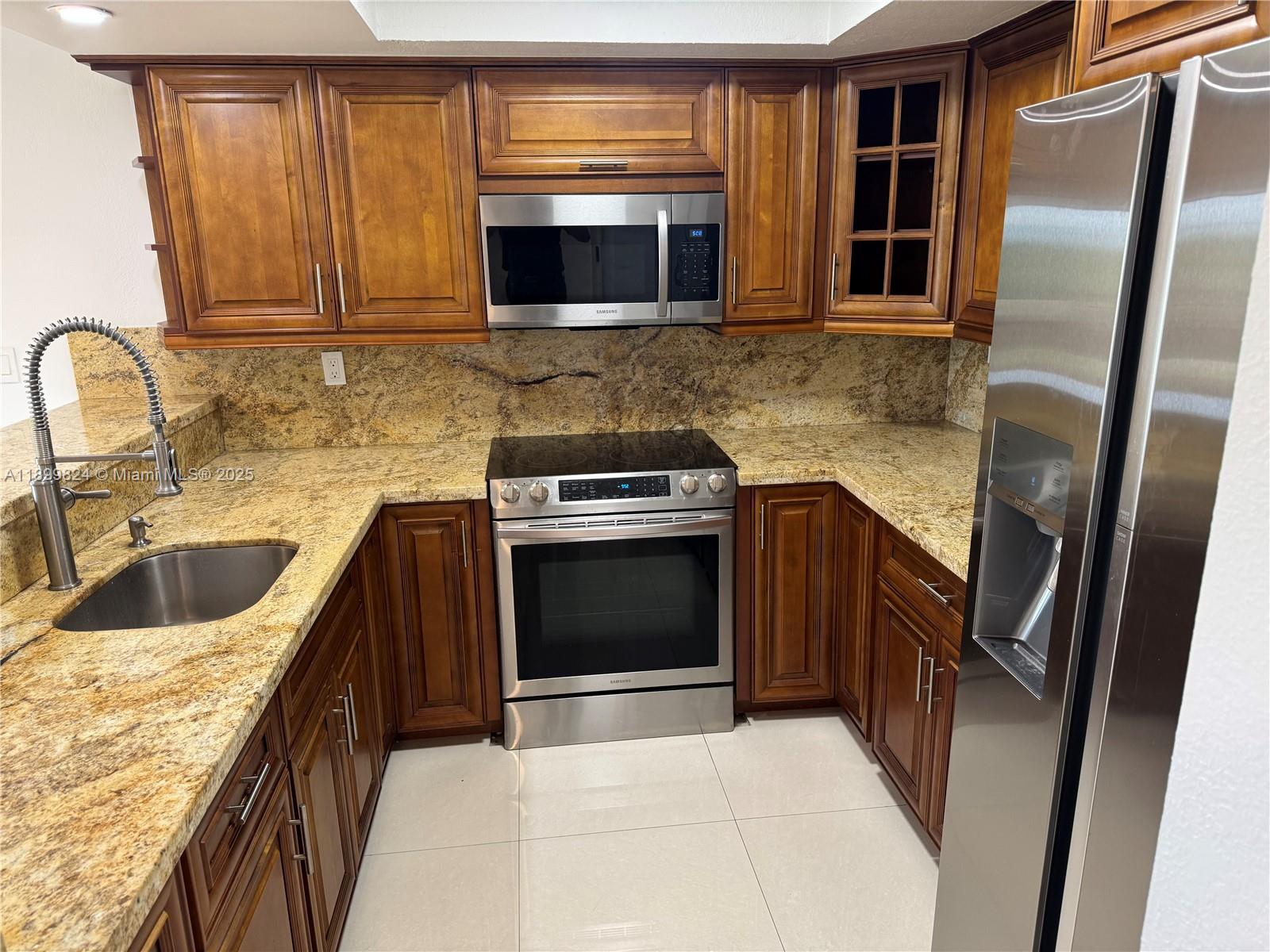 KENLAND POINTE CONDO IV - Residential Lease