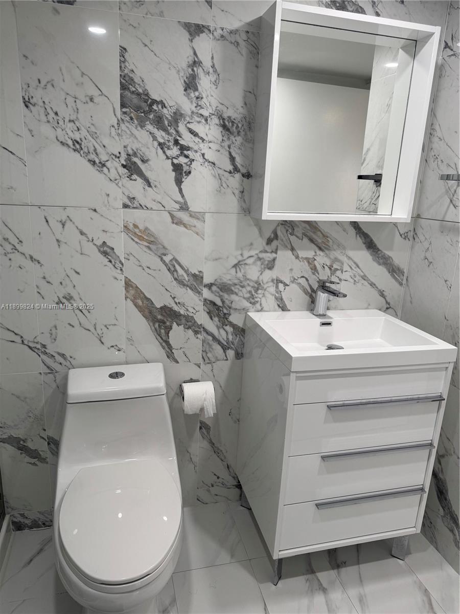 KENLAND POINTE CONDO IV - Residential Lease