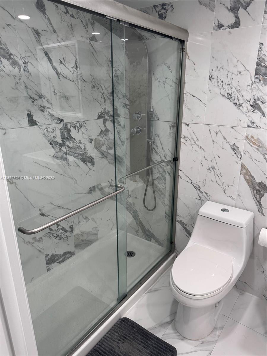 KENLAND POINTE CONDO IV - Residential Lease