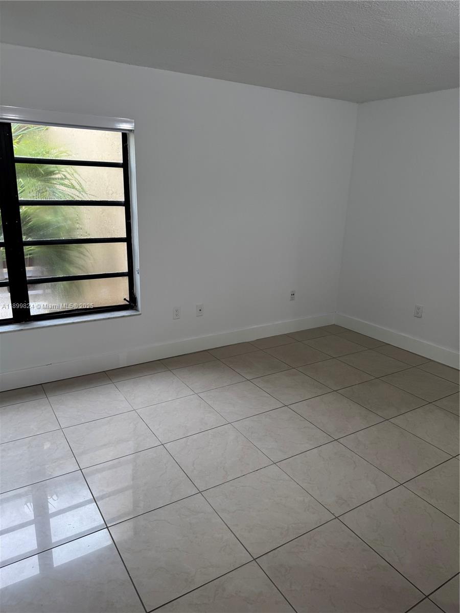 KENLAND POINTE CONDO IV - Residential Lease