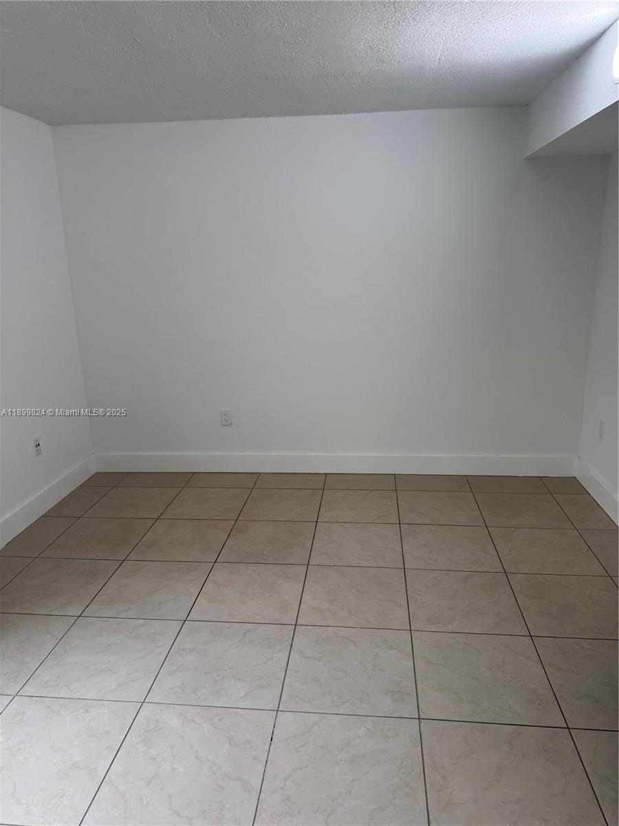 KENLAND POINTE CONDO IV - Residential Lease