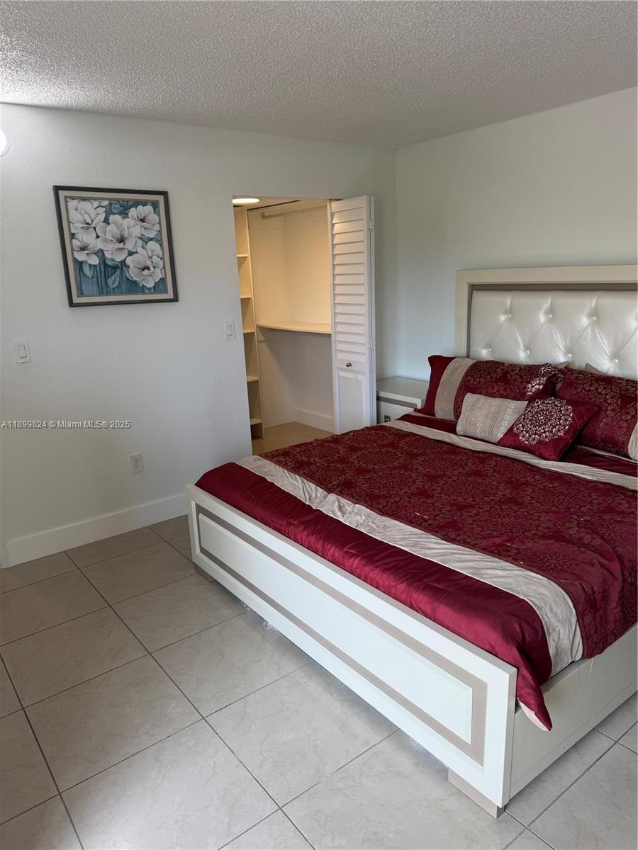 KENLAND POINTE CONDO IV - Residential Lease