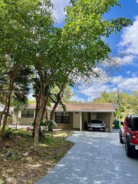 Beautiful 3 bedroom 1.5 bath house in Fort Lauderdale next to the Fort Lauderdale-Hollywood International Airport in Dania Beach! Close to everything from this centrally located house, restaurants, malls, close to the Beach, Highways, Downtown, Hard Rock Hotel all within 10 minutes away. Plenty of parking space for up to 6 vehicles and 1 covered car port, central AC, indoor laundry, updated kitchen, located in a very quiet street.
