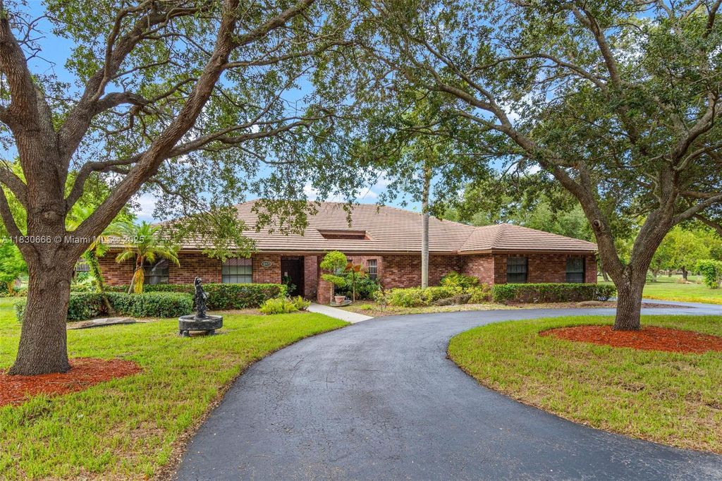 Photo of 10971 NW 24th St, Coral Springs, FL 33065 (MLS # A11830666)