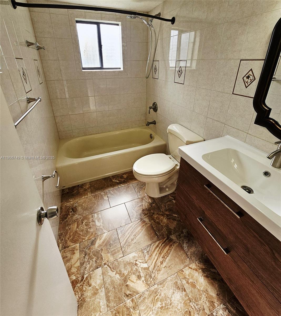 THE HORIZONS CONDO #7 - Residential Lease