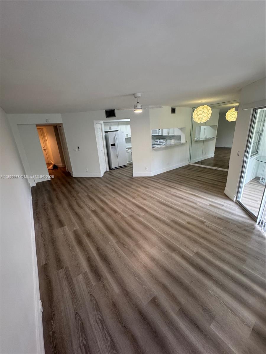 12850 Sw 4th Ct 414I, Pembroke Pines, Miami-Dade County, Florida - 1 Bedrooms  
1 Bathrooms - 