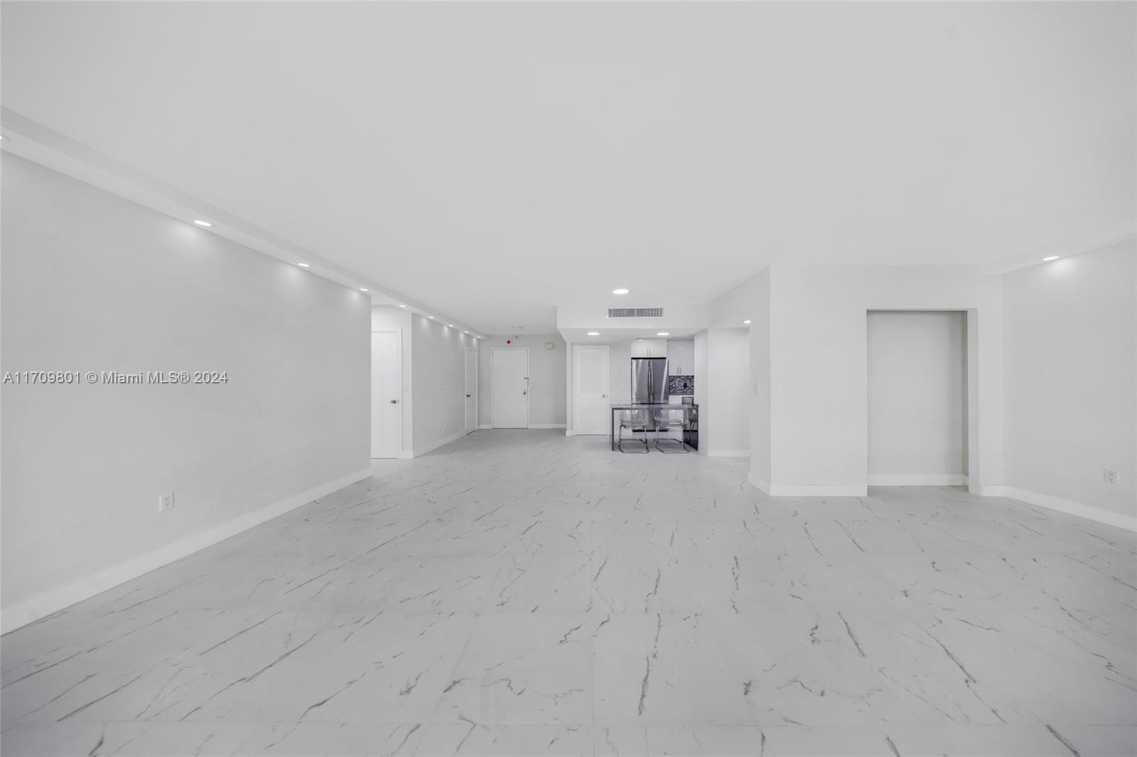 9801 Collins Ave 15X