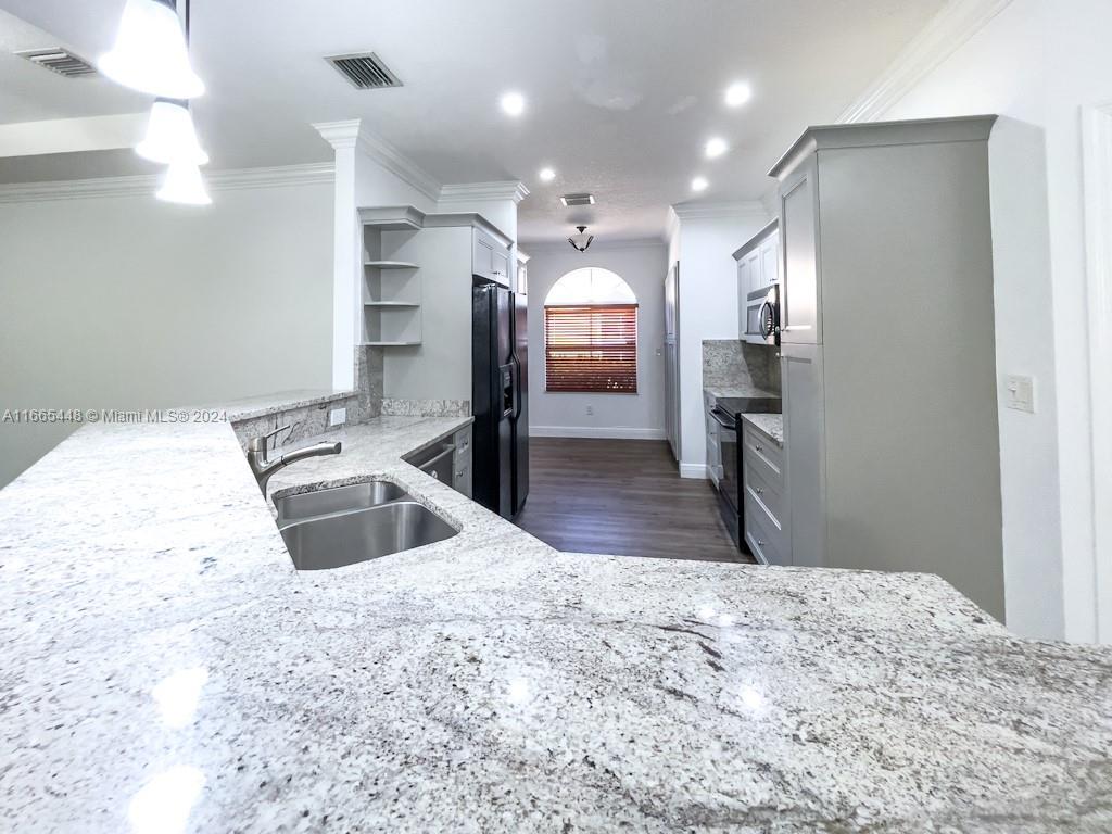 EGRET LAKE ESTATES SEC 1 - Residential Lease
