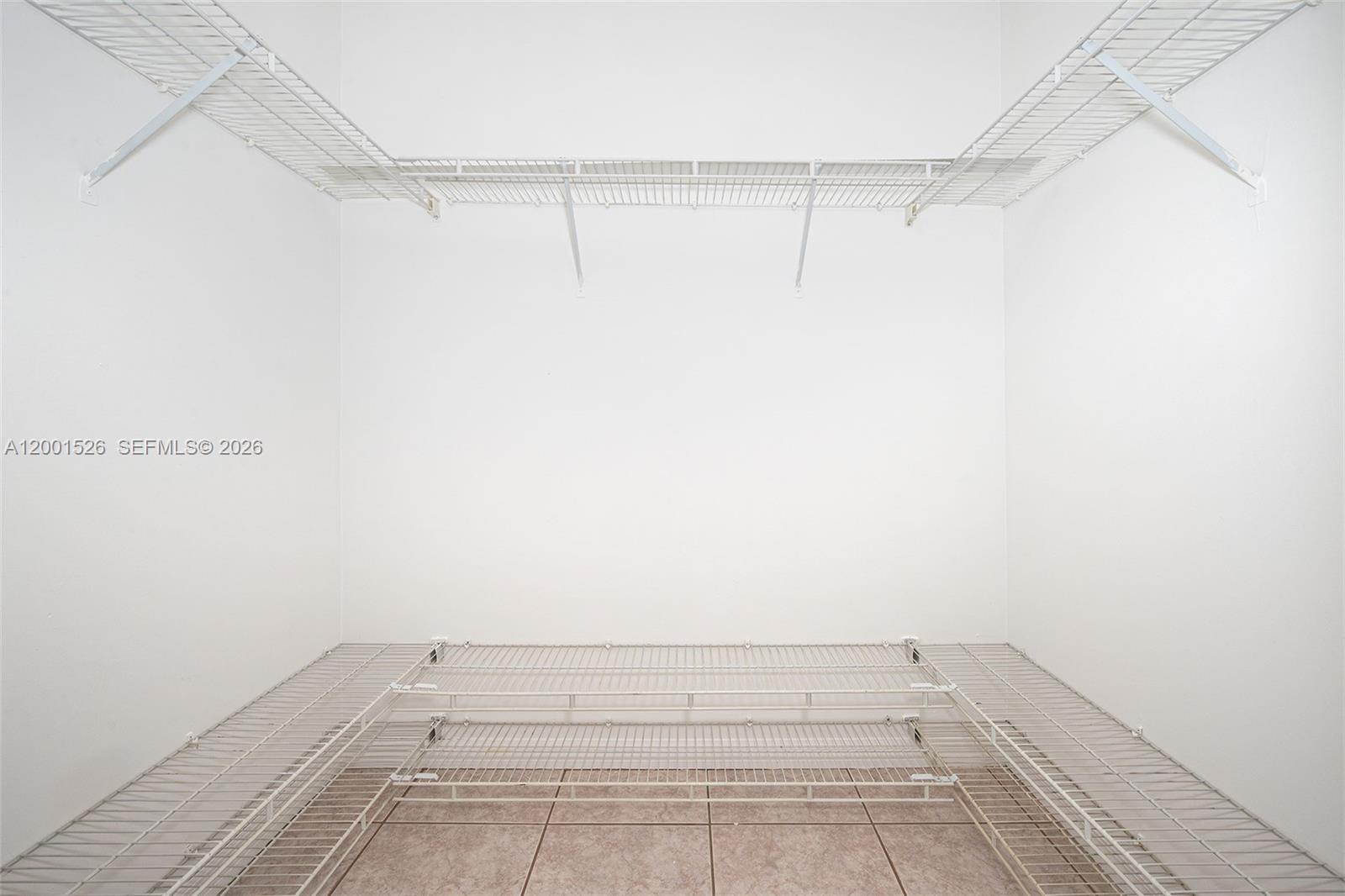 ARBORGATE KENDALL LK E CO - Residential Lease