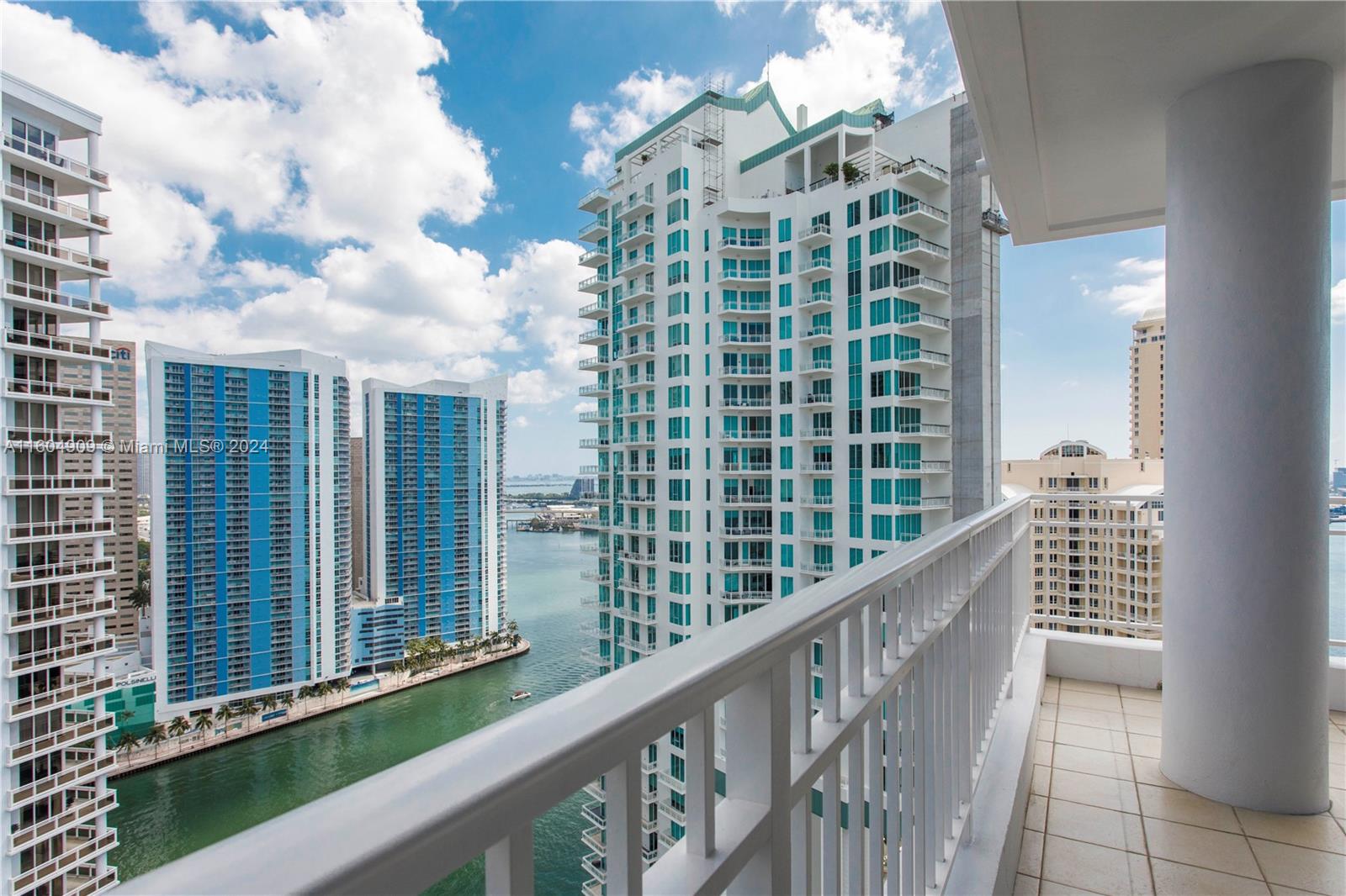 Photo 18 of 21 of 801 Brickell Key Blvd 3112 condo