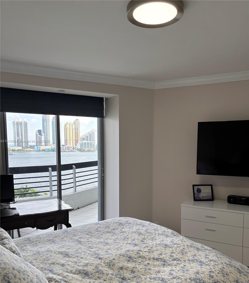 MYSTIC POINTE TOWER 500 C - Residential