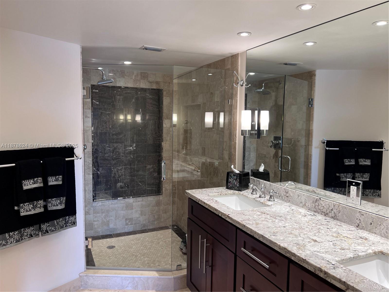 MYSTIC POINTE TOWER 500 C - Residential