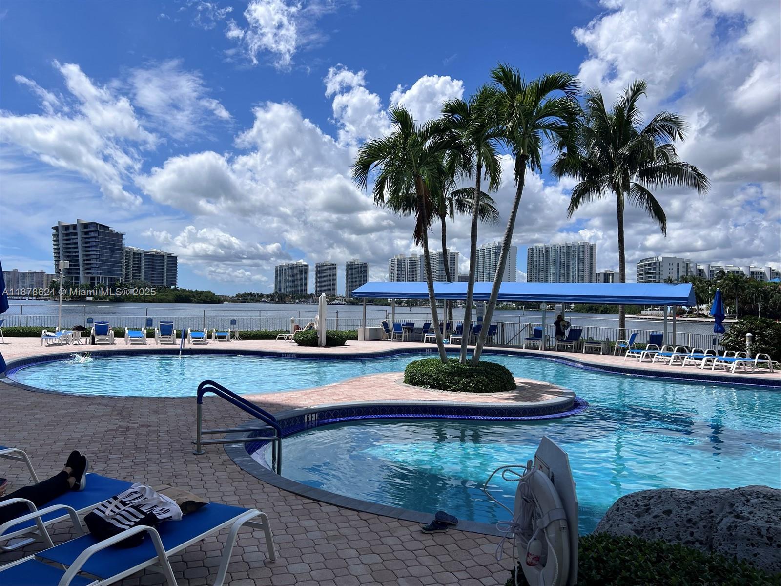 MYSTIC POINTE TOWER 500 C - Residential