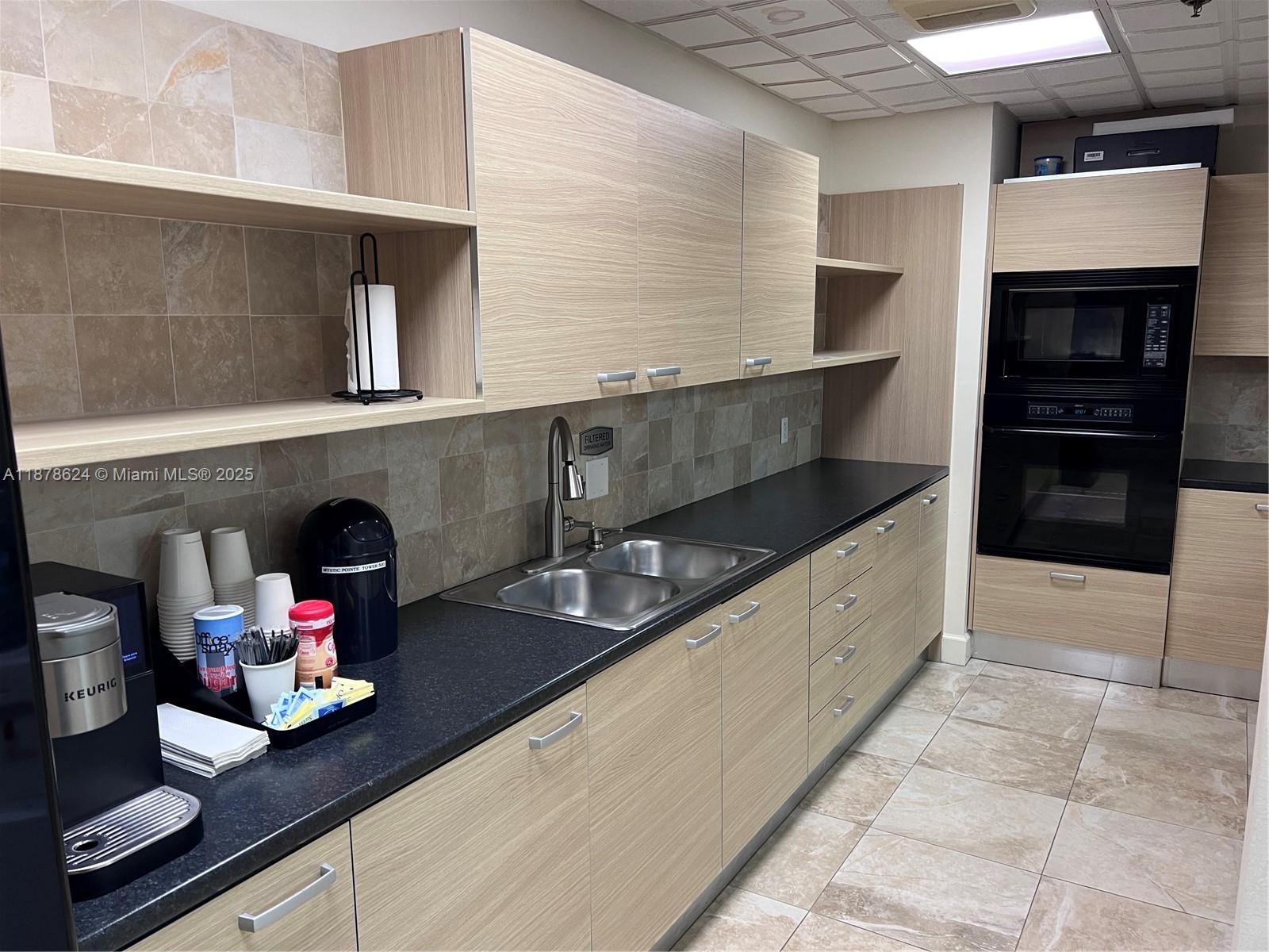 MYSTIC POINTE TOWER 500 C - Residential