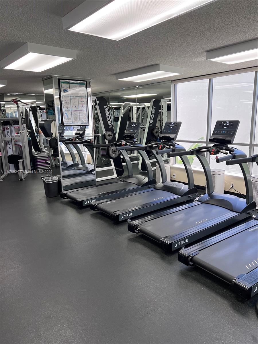 MYSTIC POINTE TOWER 500 C - Residential