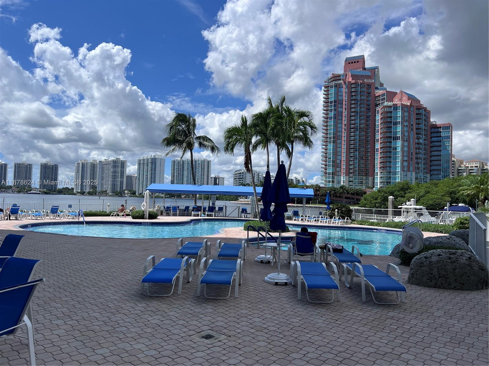 MYSTIC POINTE TOWER 500 C - Residential