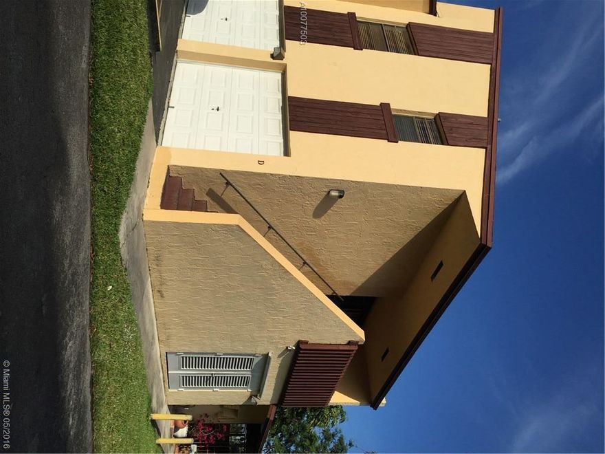 Excellent 3 bedroom, 2 bathroom apartment for rent in Kendall.