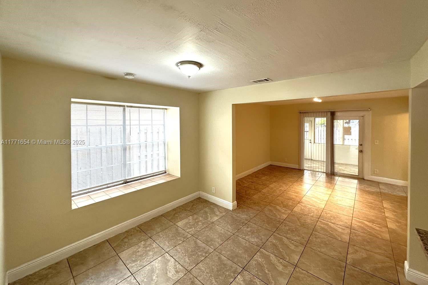 VICTORIA WOODS 1 - Residential Lease