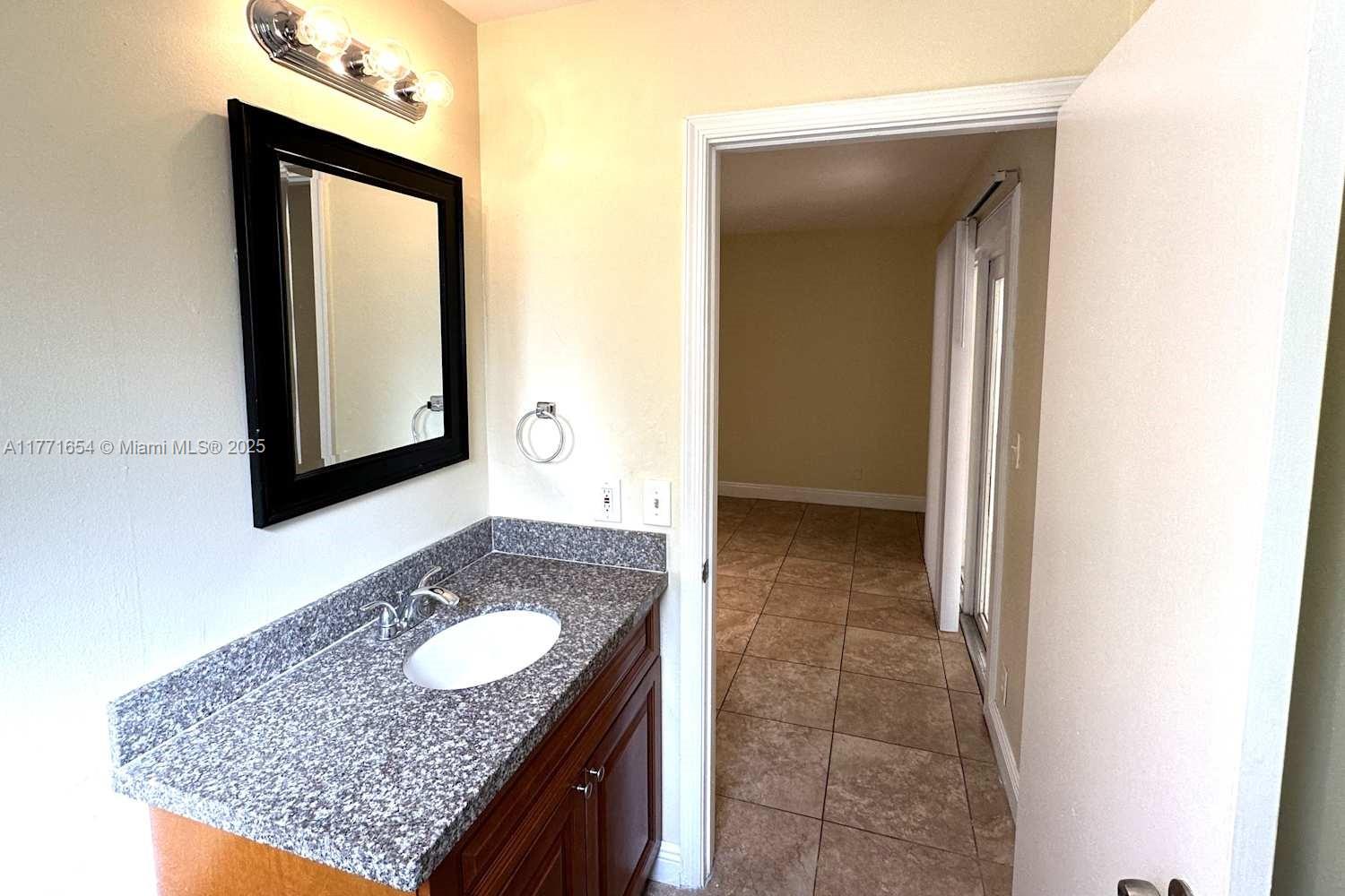 VICTORIA WOODS 1 - Residential Lease