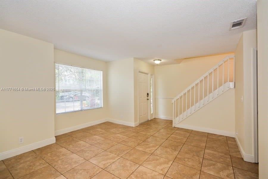 VICTORIA WOODS 1 - Residential Lease