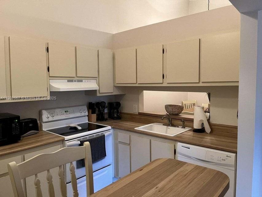 CHASEWOOD OF JUPITER COND - Residential Lease