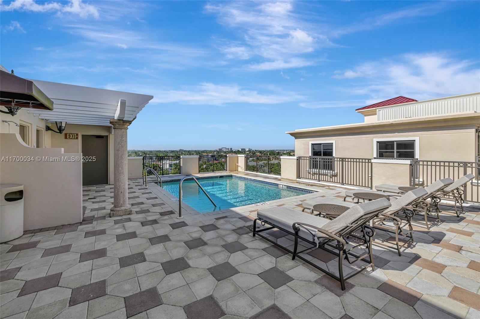 FOUNTAINS ON OCEAN BOULEV - Residential