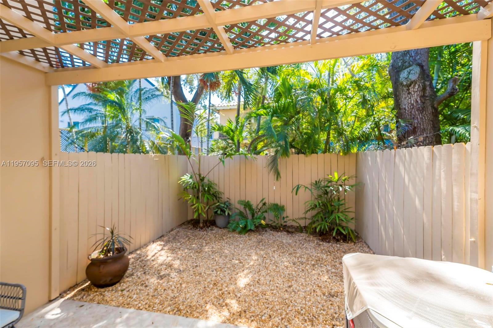 THE OAKS CONDO - Residential Lease