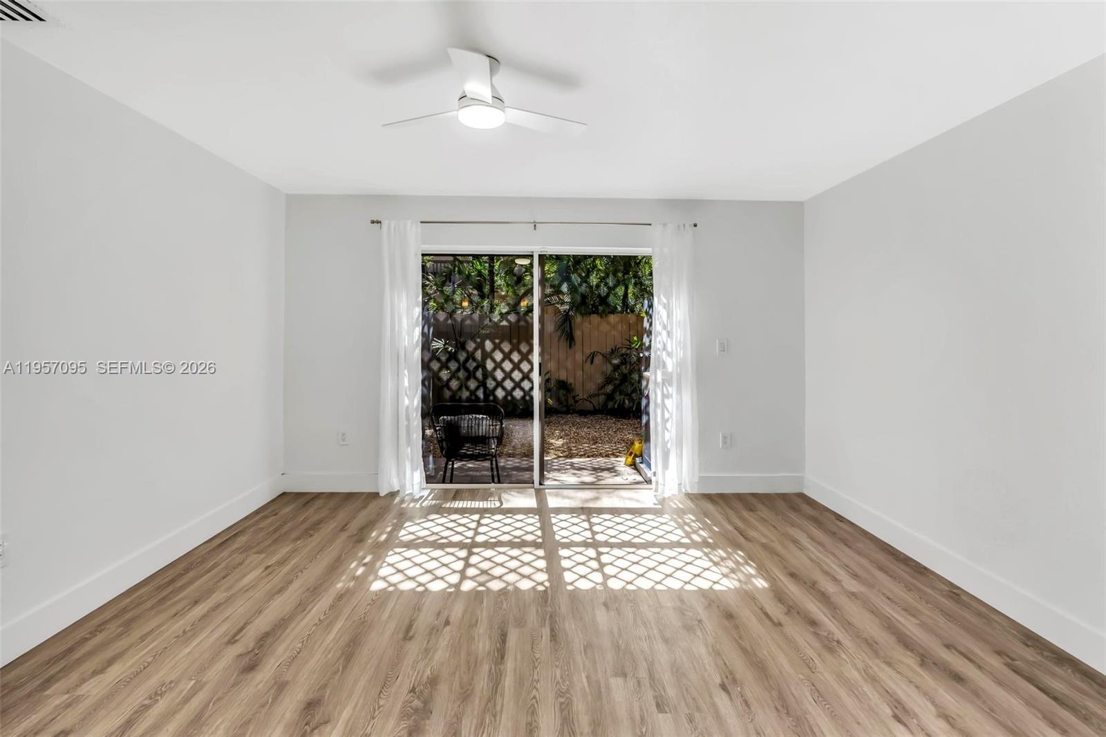 THE OAKS CONDO - Residential Lease