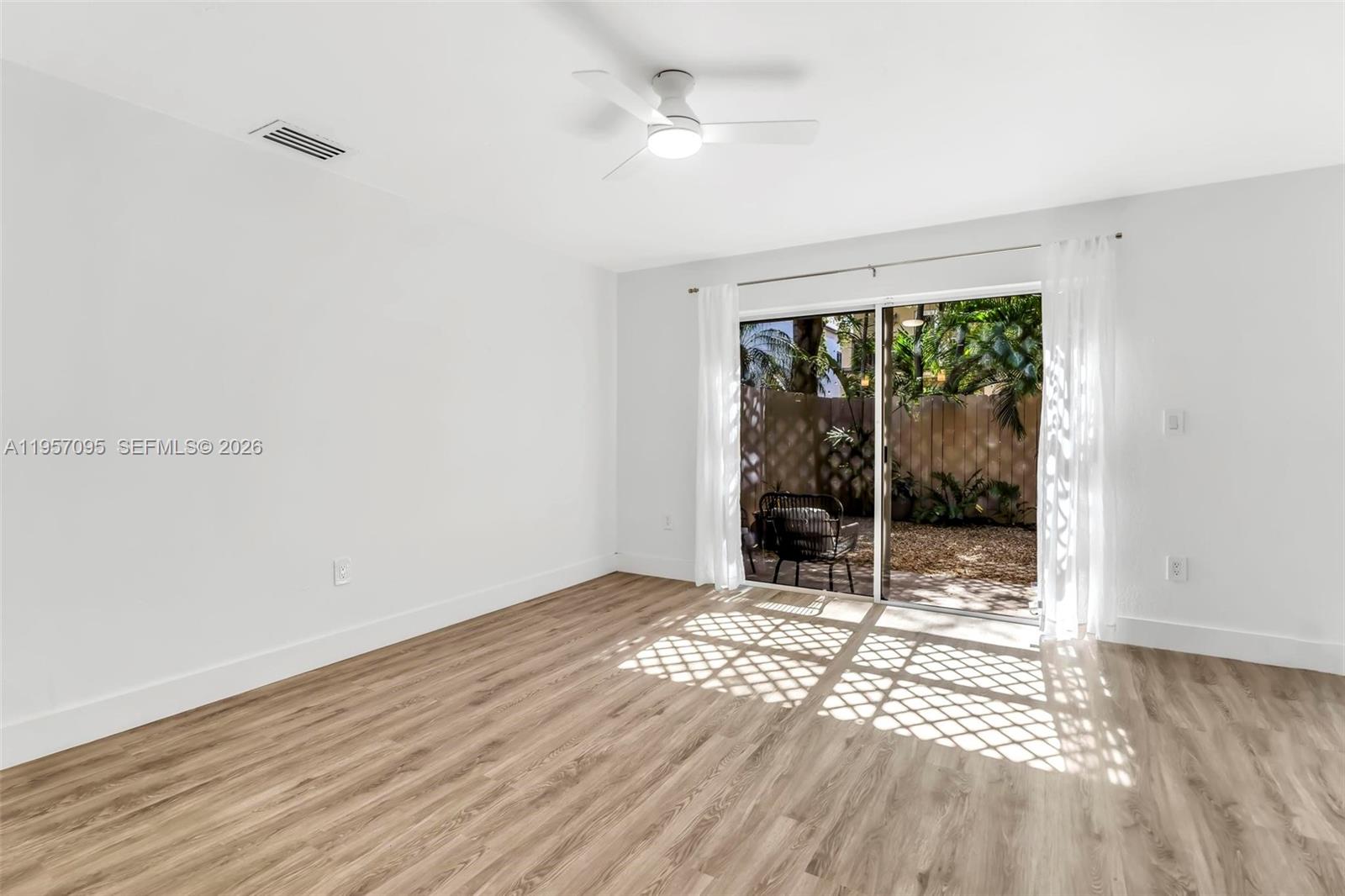 THE OAKS CONDO - Residential Lease