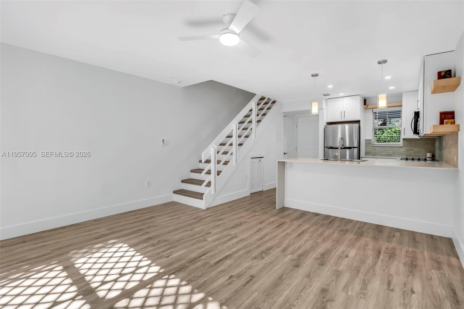 THE OAKS CONDO - Residential Lease