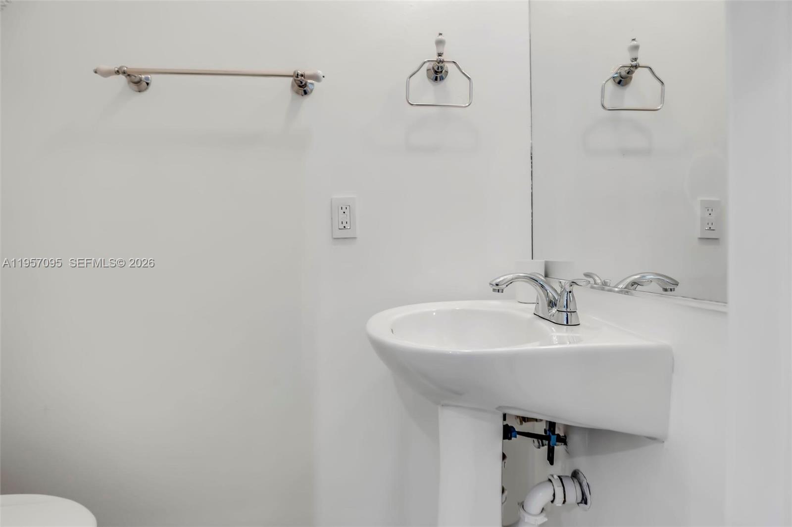 THE OAKS CONDO - Residential Lease